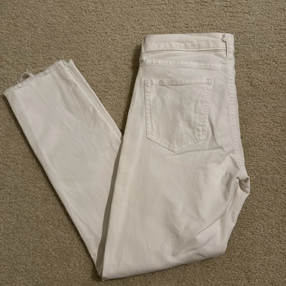 ✨✨ EUC ✨✨ White Gap ankle jean - Picture 4 of 5